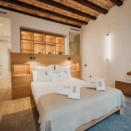 Petit Luxe St. Pere Apartment