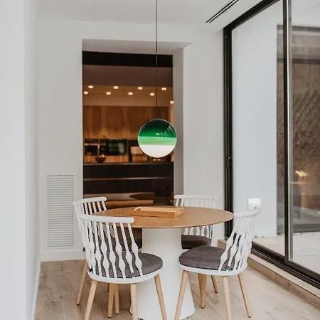 Petit Luxe St. Pere